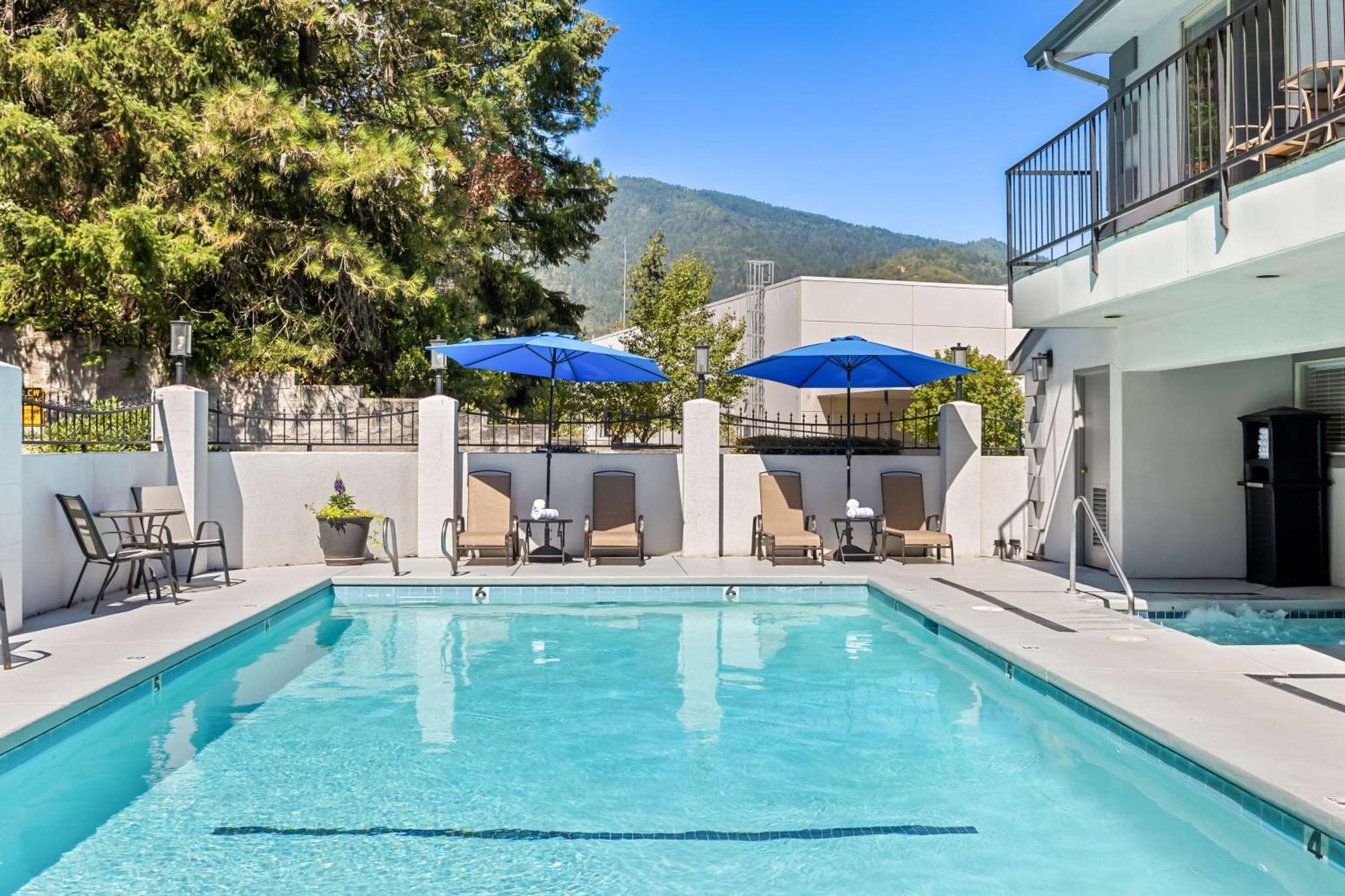 Best Western Inn At The Rogue Rogue River Exterior foto